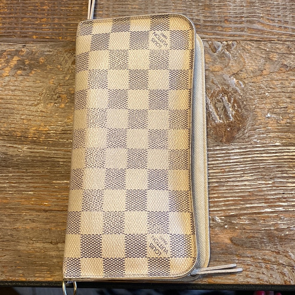 Authentic Louis Vuitton snap close wallet. Used with no box and no bag.